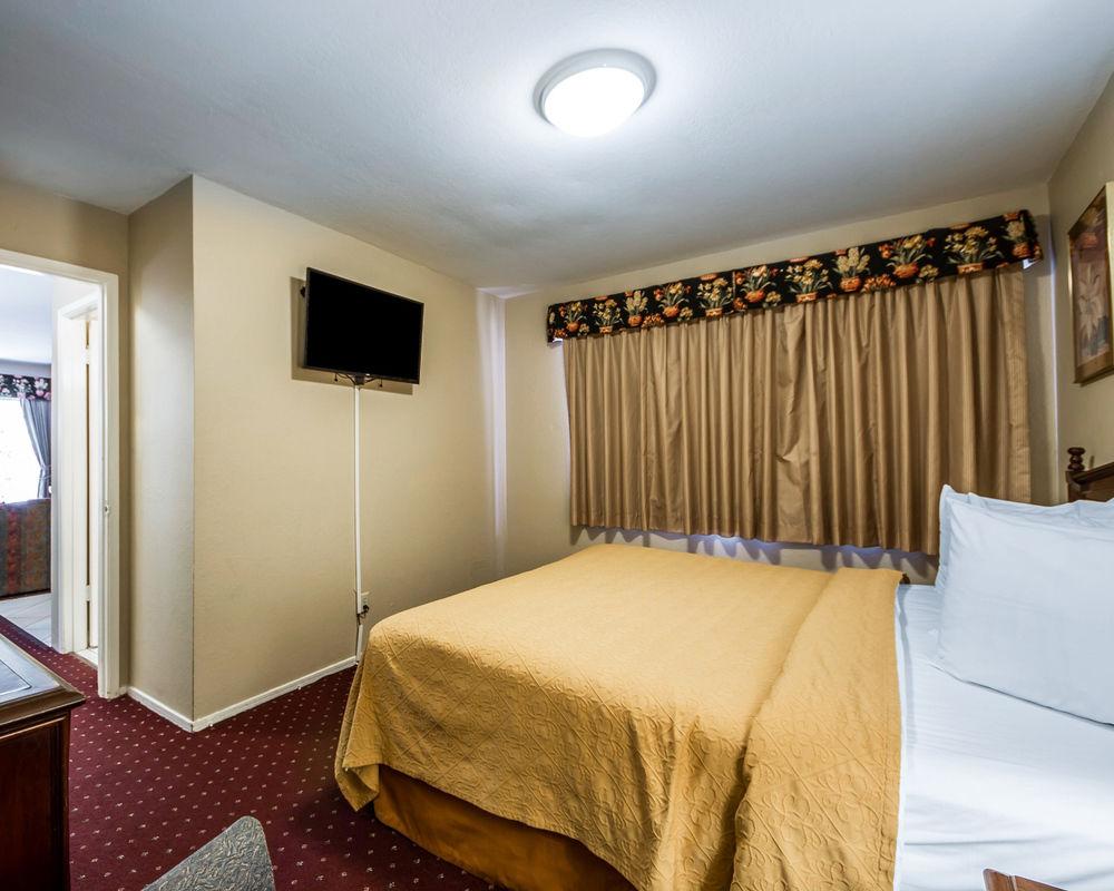 Scottish Fairway Inn Монтерей Экстерьер фото