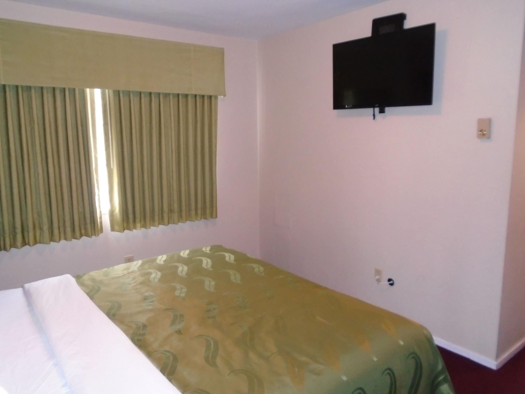 Scottish Fairway Inn Монтерей Экстерьер фото