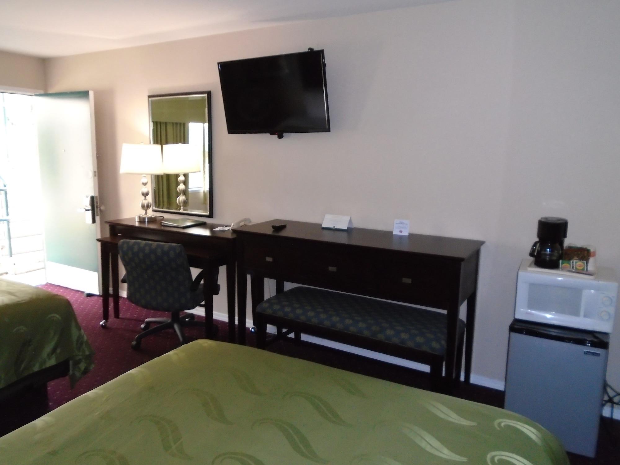 Scottish Fairway Inn Монтерей Экстерьер фото