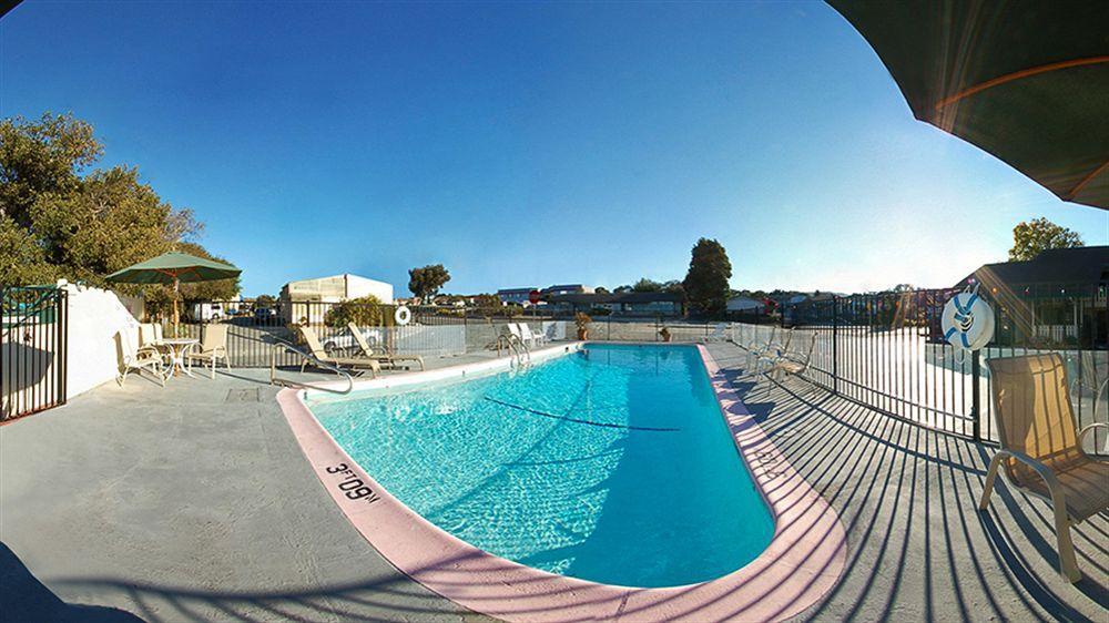 Scottish Fairway Inn Монтерей Экстерьер фото