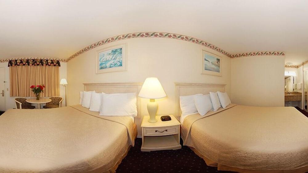 Scottish Fairway Inn Монтерей Экстерьер фото