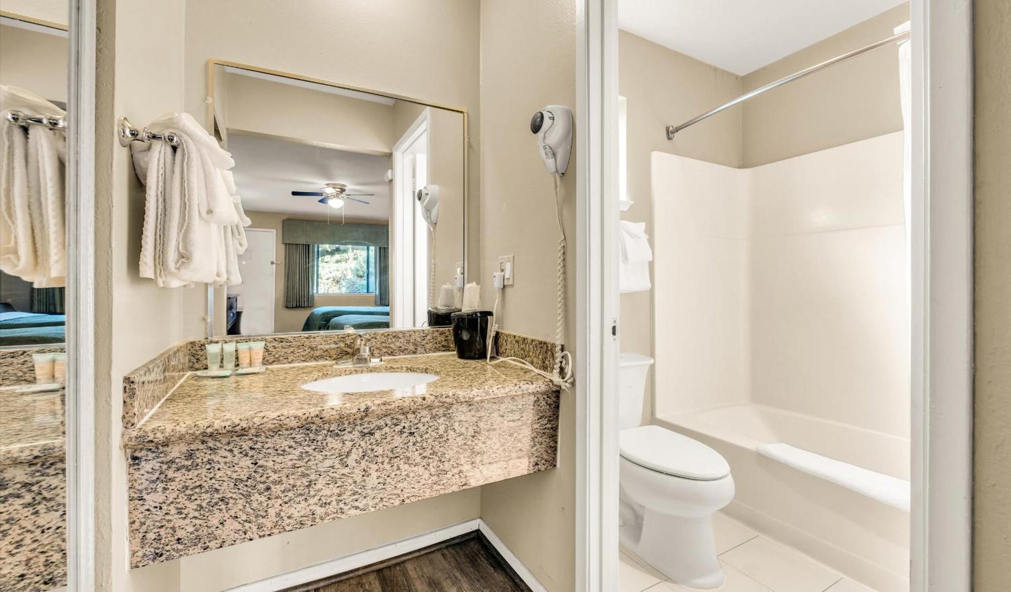Scottish Fairway Inn Монтерей Экстерьер фото