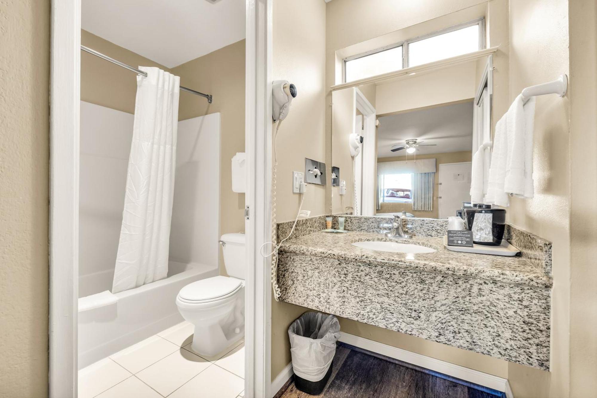 Scottish Fairway Inn Монтерей Экстерьер фото