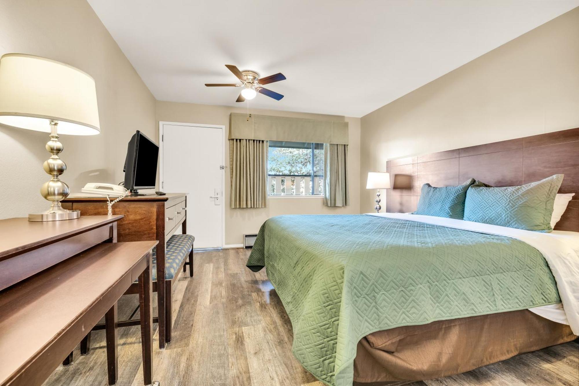 Scottish Fairway Inn Монтерей Экстерьер фото